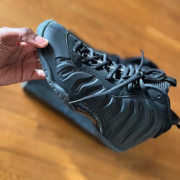 All black stealth Foamposites size 7y - Picture 2 of 5